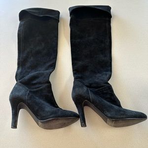 Suede stillit boots. Black. Upper leather. Some scuffs but in good condition